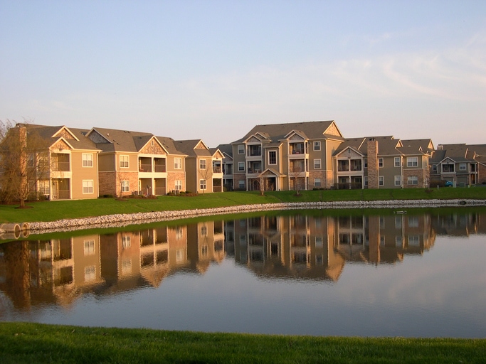 covington-square-apartments-greystone